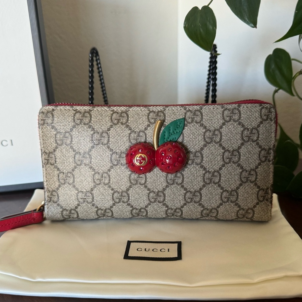 Gucci Cherry 🍒 Long Zip Wallet ( Limited Edition )